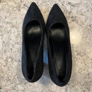 Black 3 inch heel suede Halston size 11 pumps